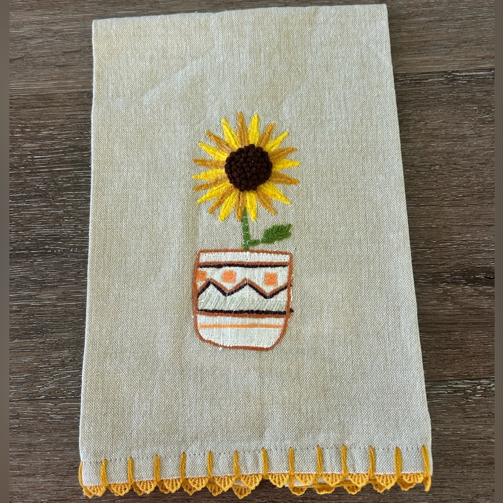 NWOT Mud Pie Sunflower Tea Towel